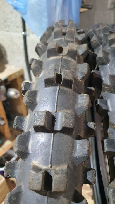 80 100 21 echivalent 90 90 21 Pirelli scorpion R21