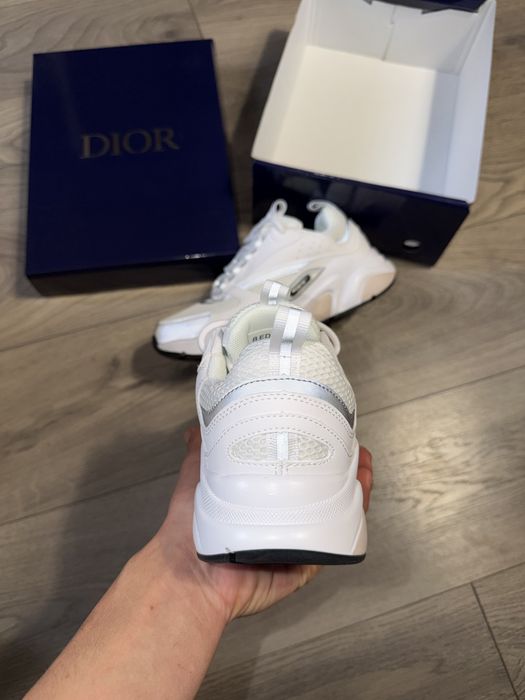 Dior B22