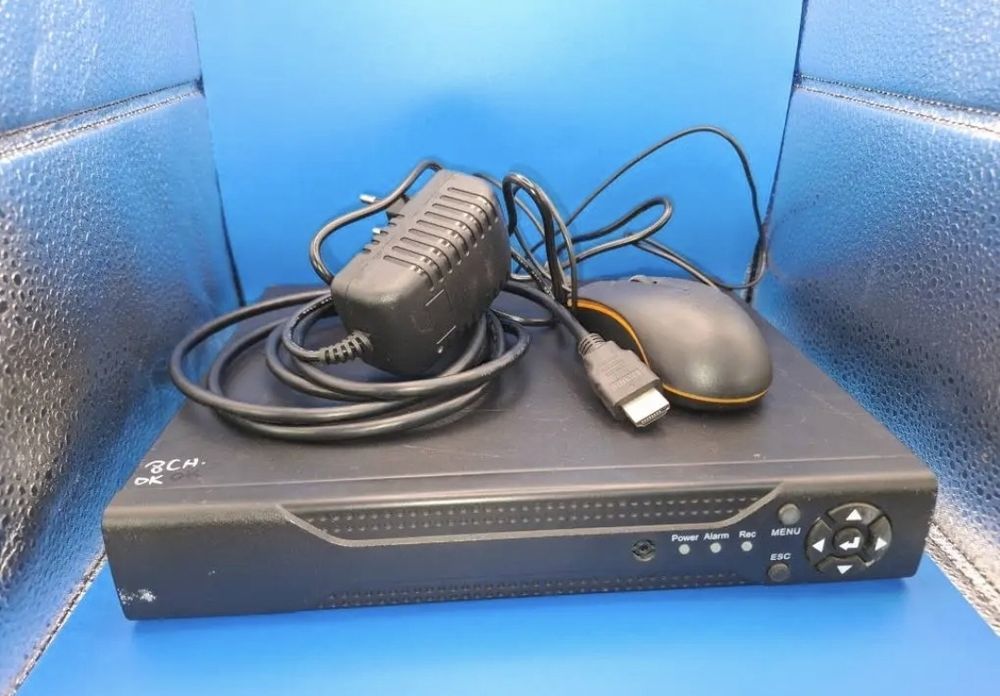 DVR 8 Canale Sistem Supraveghere Video Full Kit: Alimentator