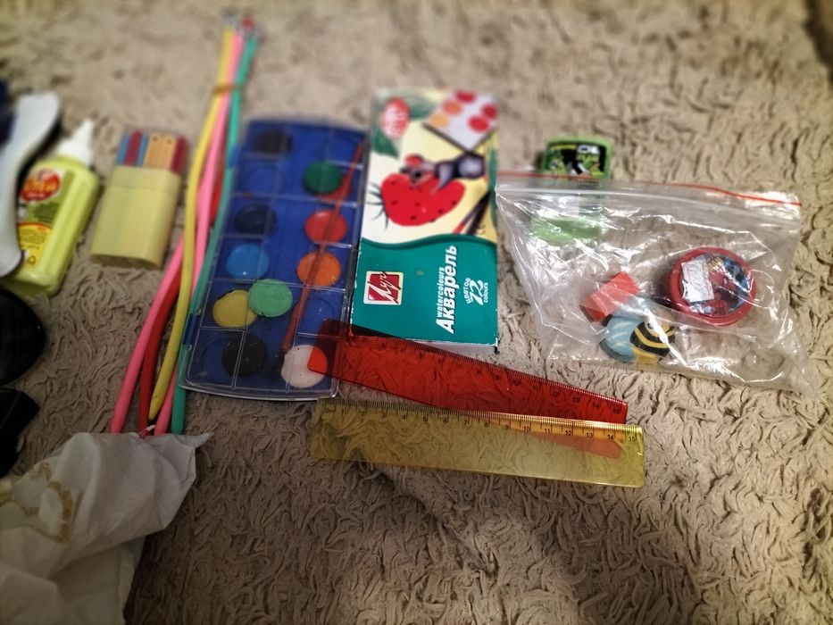 Отдам пакет канцелярии за 3500