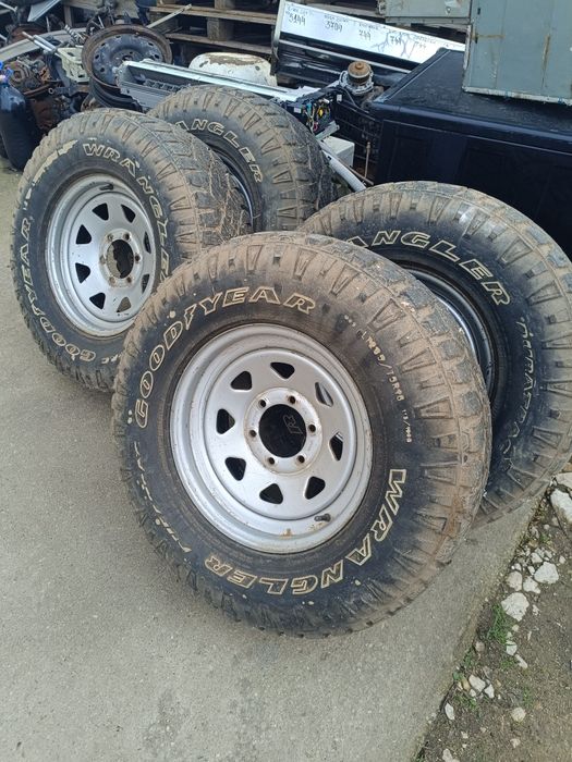 Гуми с джанти за японски джип