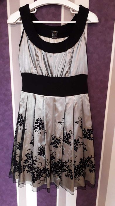 Vand Rochie Aurie cu Tușe Negre + Bolero din Satin Negru - Marime 42