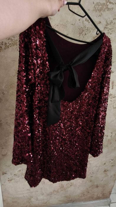 Рокля с пайети и отзад с панделка гол гръб - унив.р-р