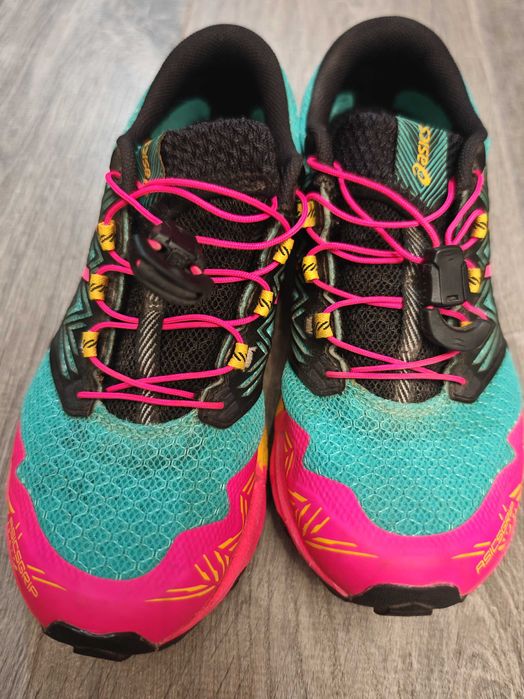 Asics dama  deosebiti aproape noi! 35.5