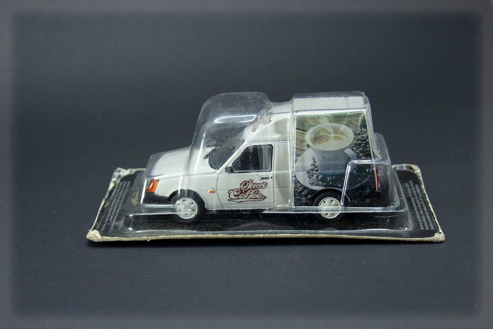 Игрушечный автомобиль ЗАЗ "Таврия" 1305 - Уличное кофе. масштаб 1:43.