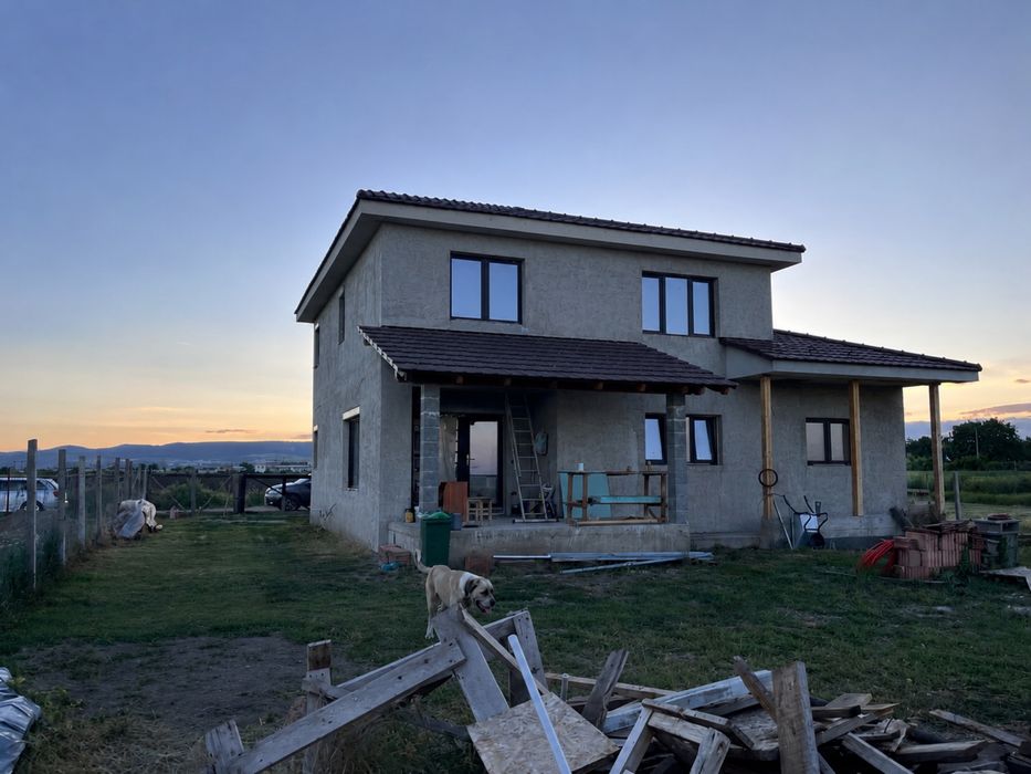Casă nouă 145 mp utili cu Garaj + 600 mp teren | Cartier Primăverii |