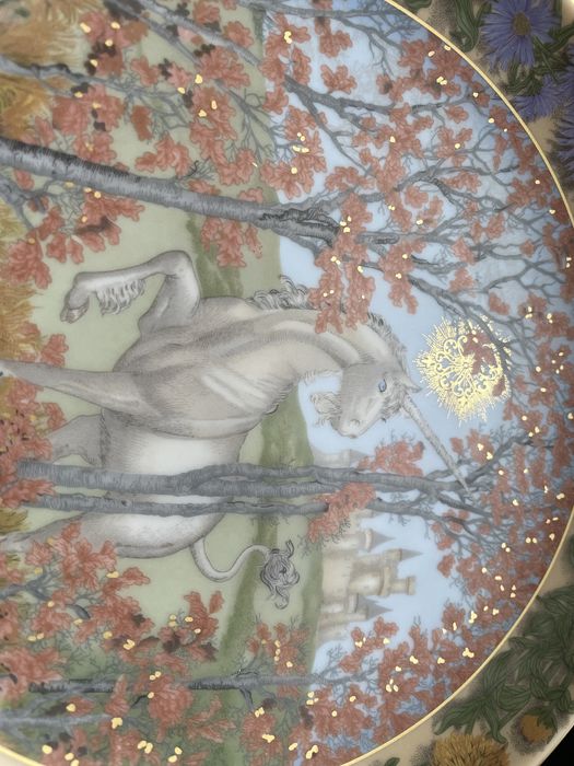 Superbe farfurii editie limitata din portelan pictat cu isertii din au