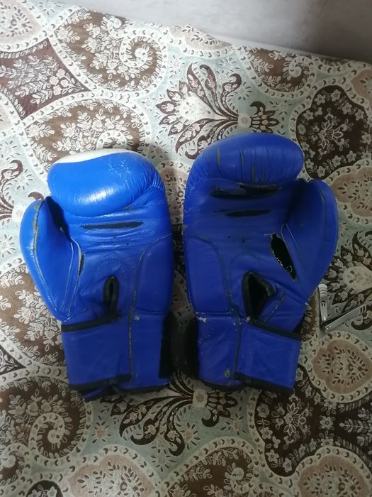 Боксерские перчатки Adidas