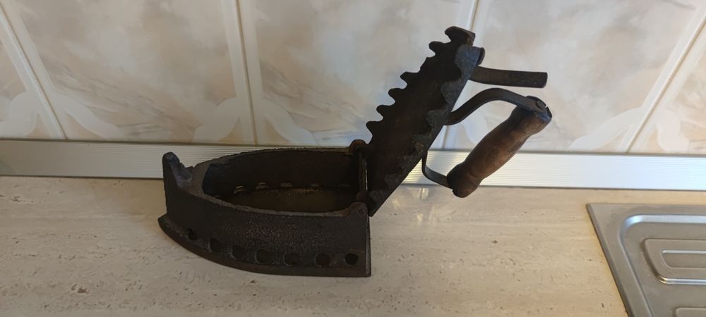 Fier de calcat carbuni vechi vintage colectie