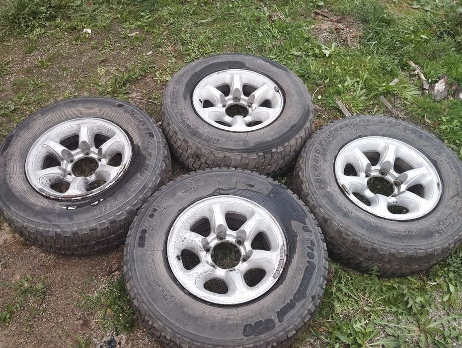Продам диски с шинами от Митсубиси Монтеро