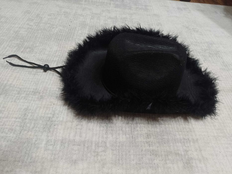 Каубойска шапка с пух 12 лв