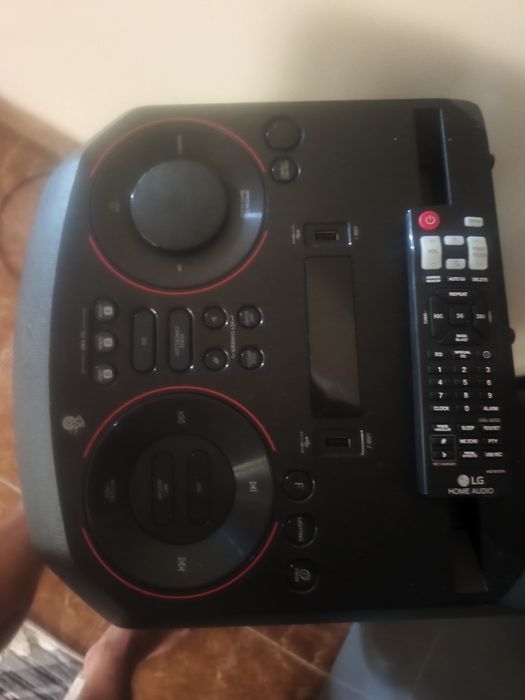 Vând Boxă activă LG