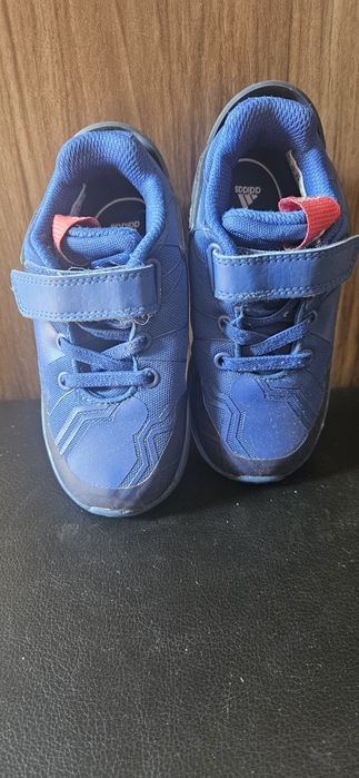 Страхотни детски маратонки: Nike (№ 30) и Adidas Spider-Man (№ 24)