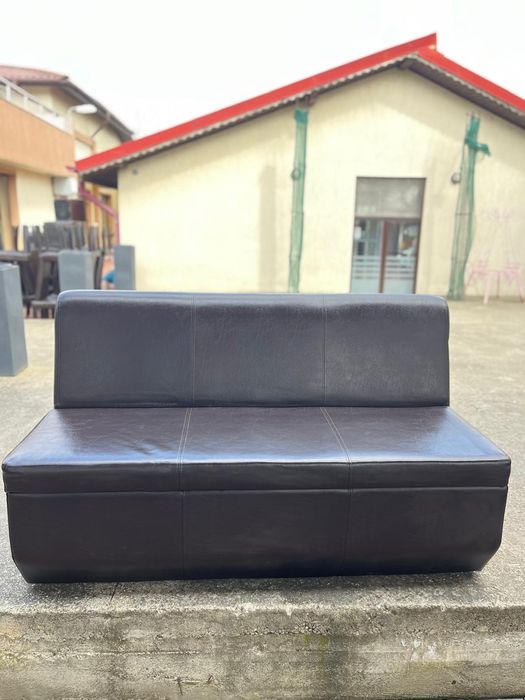 Vand canapea in stare f buna, culoare negru - 6 buc