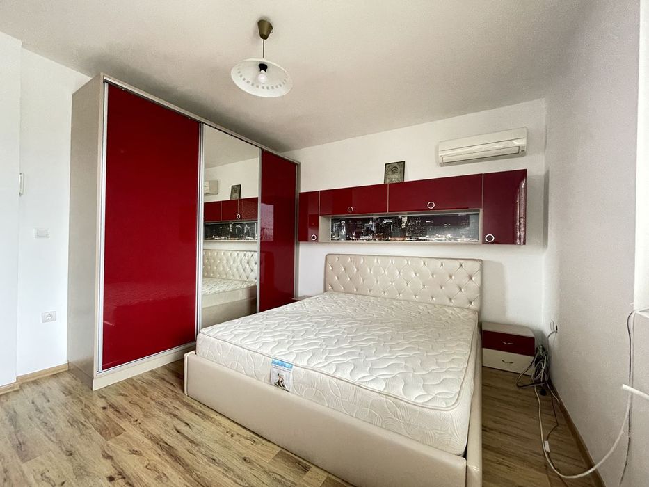 Под наем самостоятелна къща с двор