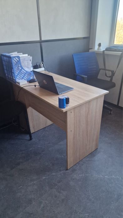 Продам 2 стола для офиса