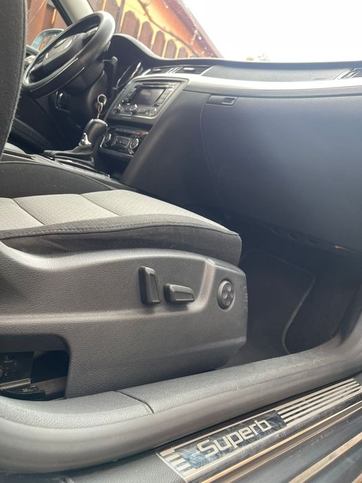 Vând mașina Skoda Superb Combi, 1,9 TDI 2013, automata, unic propriet