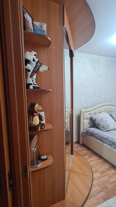 Продам угловой шкаф