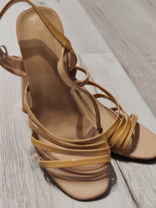 Sandale piele lac lucioase crem nr 37 Enzo Bertini