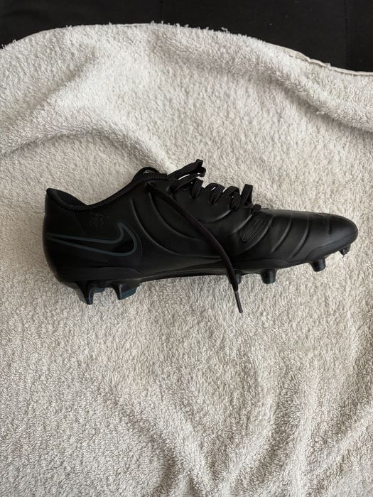 Продат се: Nike Tiempo Legend 10 Academy FG/MG 42EUR