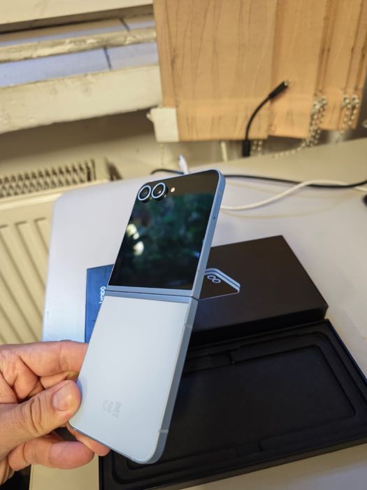 Samsung Galaxy Z Flip 6