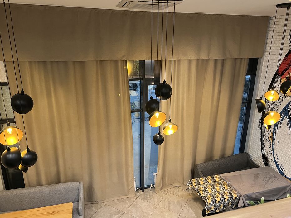 Люстра черная с лампочками