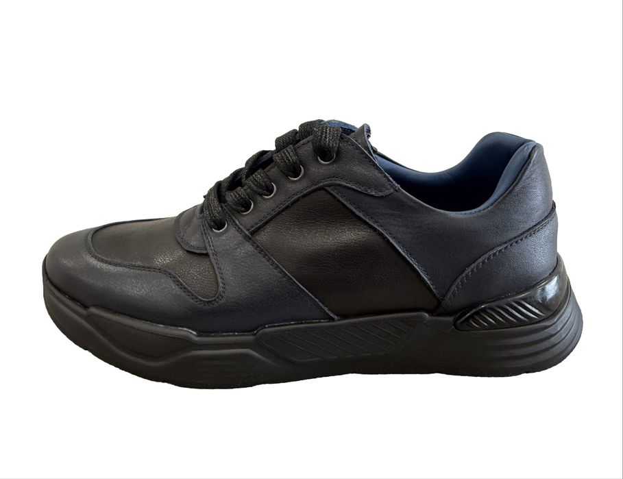 Мужские кроссовкт