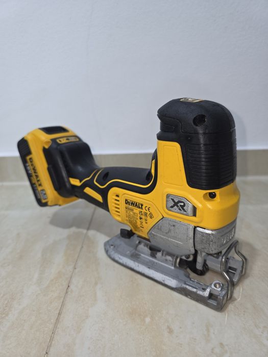 Fierastrau pendular Dewalt DCS335