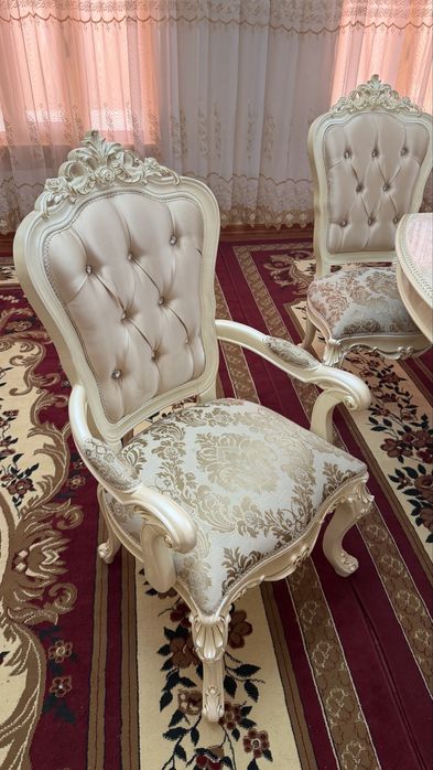 Стол стул хитой