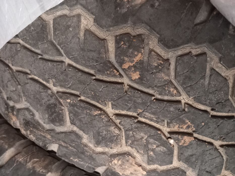 Продам комплект резину