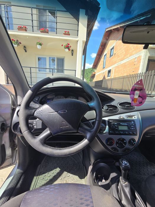 FORD Focus 2000 — imagine 4