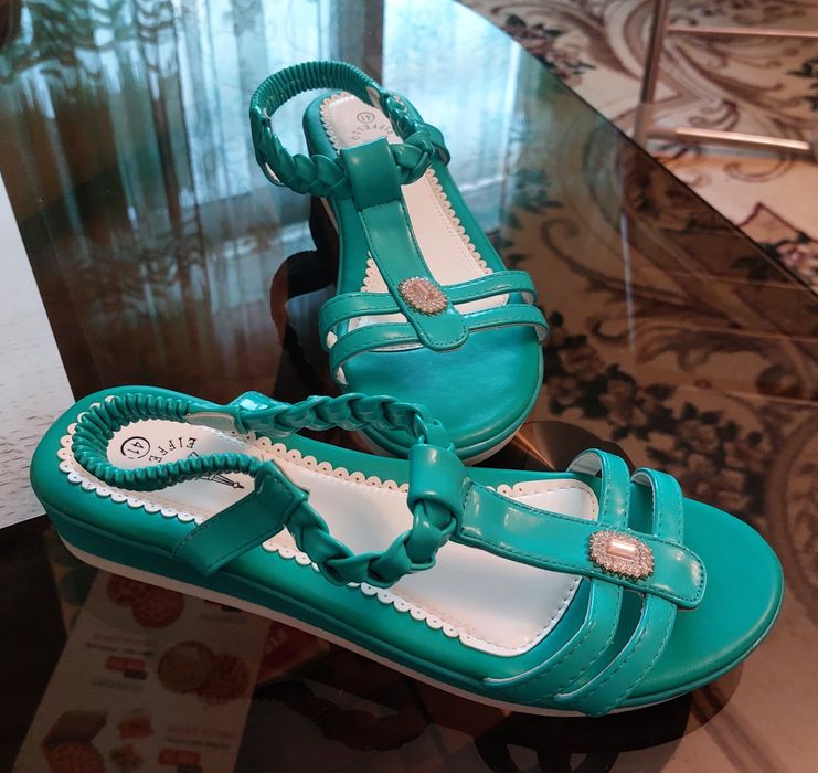 Босоножки новые 41 (маломерки)