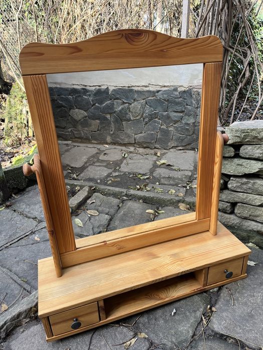 Дървена тоалетка с огледало