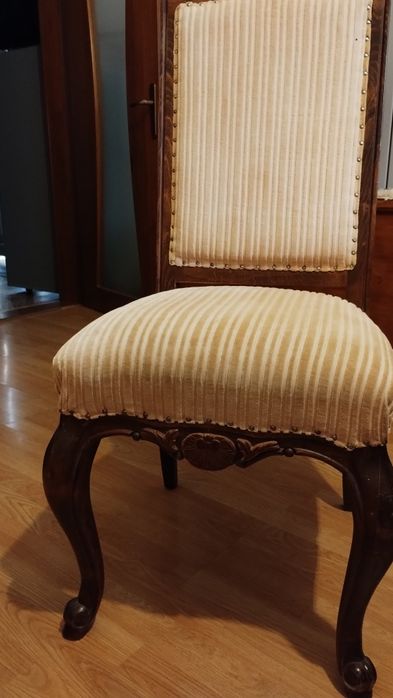 De vânzare masa din lemn masiv cu 6 scaune in stare bună