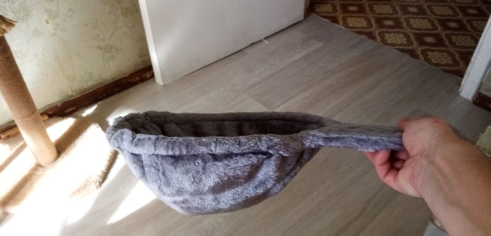 Лежанка навесная для кошек