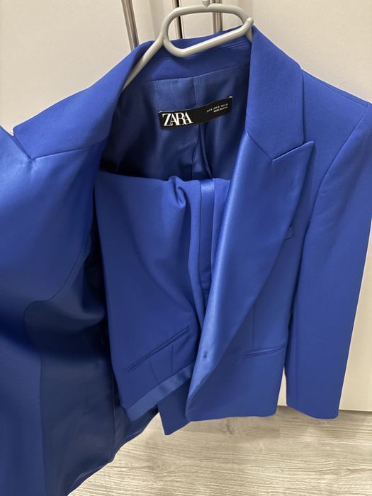 Costum zara cu rever satinat