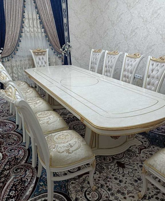 12 kishilik stol-stul sotiladi, baquvvat ishlangan