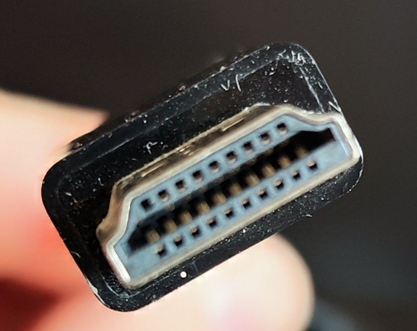 Samsung SyncMaster 2243nw + преходник от VGA към HDMI