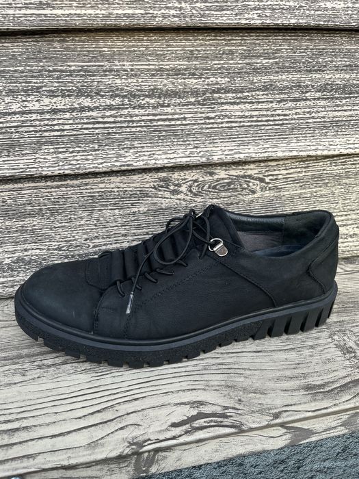 Продам три пары кроссовок!