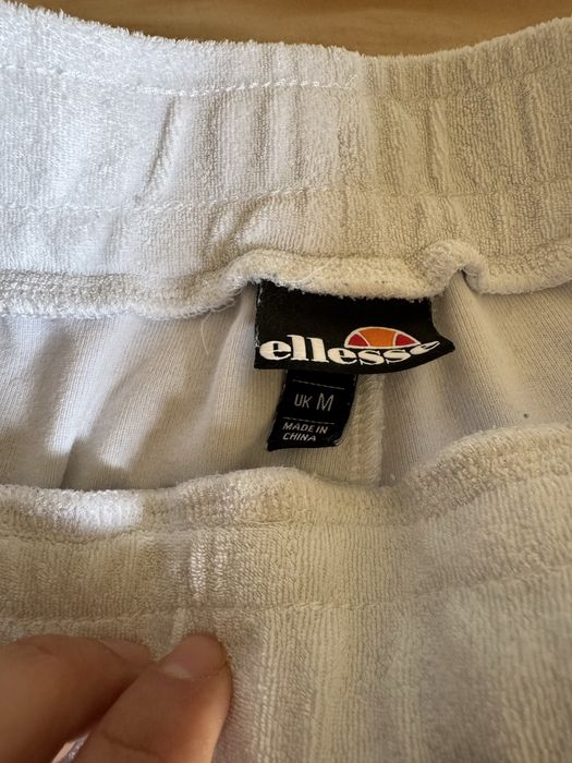 Продавам мъжки екип на Ellesse!