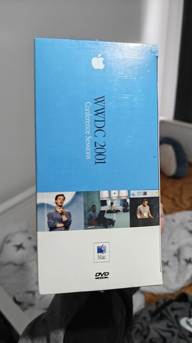 WWDC 2001 conference sessions CD-uri sigilate!