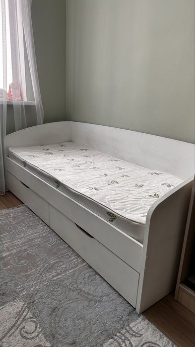 Кровать с выдвижными ящиками