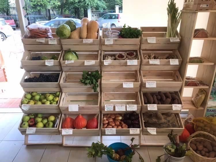 стъпаловидни стелажи за магазини и плод и зеленчук