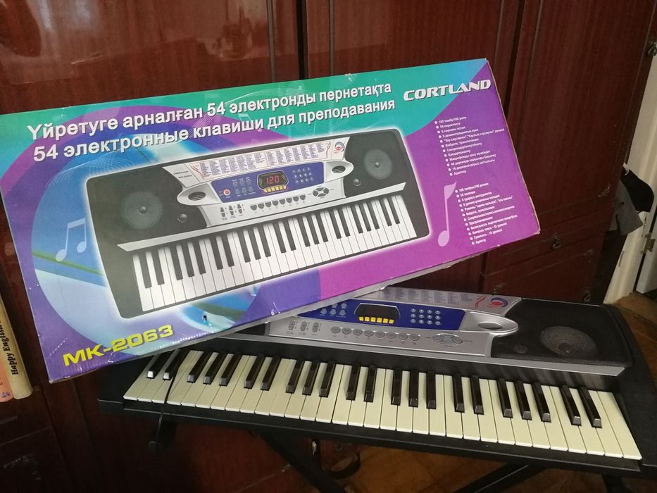 Продам Синтезатор