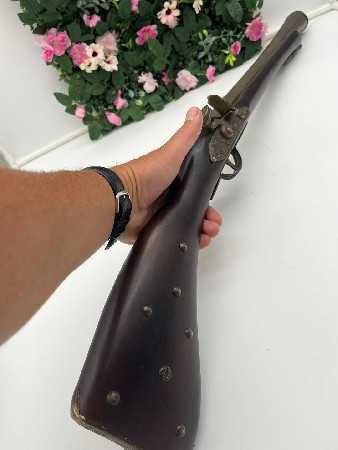 Panoplie decorativa fin bronz și lemn.