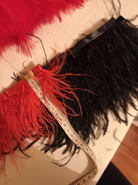 Перья на ленте страусиные