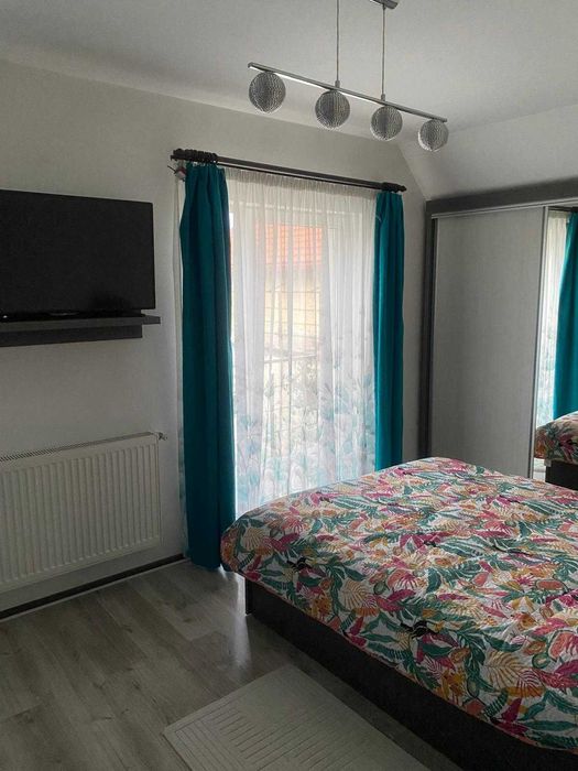 Vand casa cocheta si discreta aproape la pret de cheta