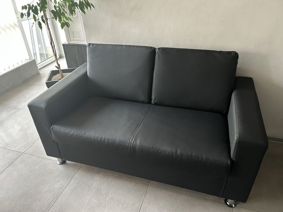 Кожен Диван черен
