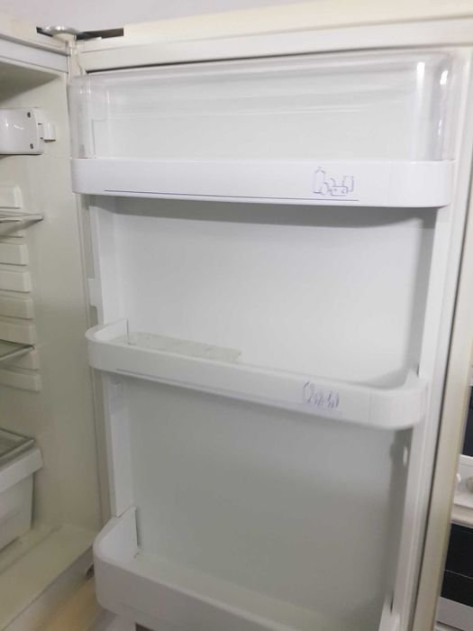 Продавам Хладилник с фризер