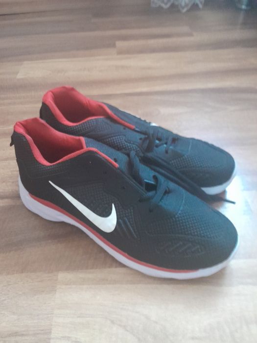 Vând adidași nike noi fără cutie ,mărimea 41